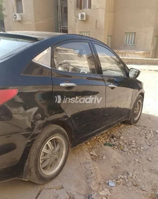 هيونداي اكسنت 2013 أسود مستعملة للبيع - 2