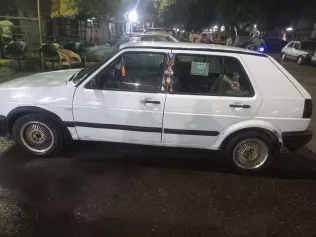 فولكس فاغن جولف 1990 أبيض مستعملة للبيع