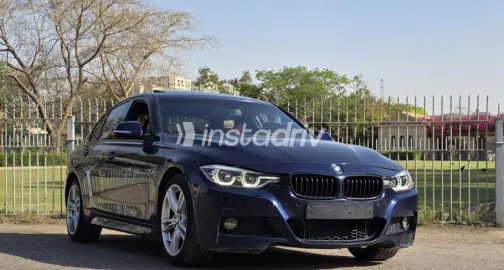 بي ام دبليو 320 2019 أزرق غامق مستعملة للبيع - 1