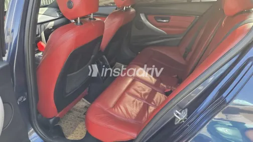 بي ام دبليو 320 2019 أزرق غامق مستعملة للبيع - 5