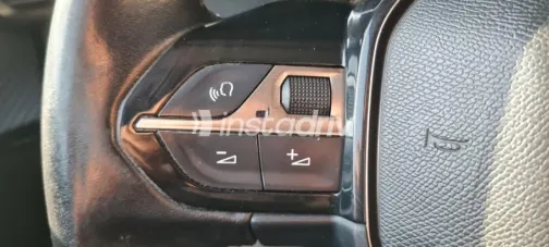 Peugeot 2008 2021 Red Used for Sale - 5