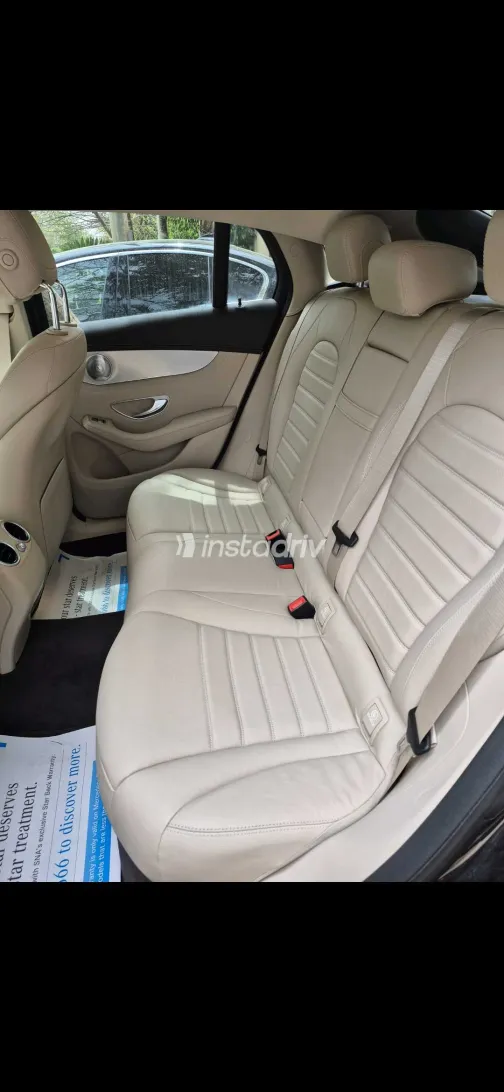 مرسيدس GLC 200 2020 أسود مستعملة للبيع - 2