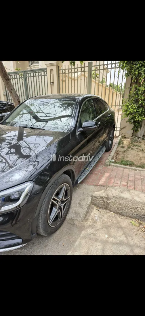 مرسيدس GLC 200 2020 أسود مستعملة للبيع - 8