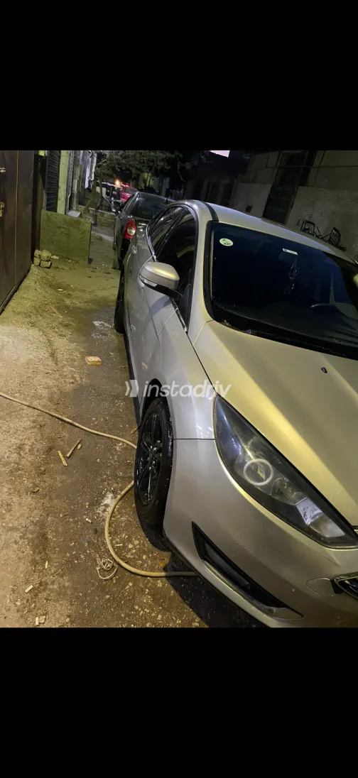 Ford Focus 2017 Gold Used for Sale - 1