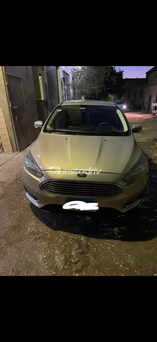 Ford Focus 2017 Gold Used for Sale - 4