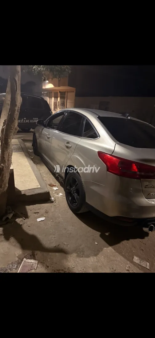 Ford Focus 2017 Gold Used for Sale - 5