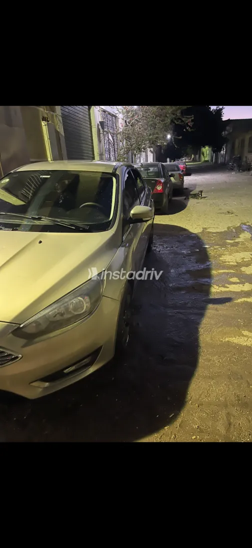 Ford Focus 2017 Gold Used for Sale - 6