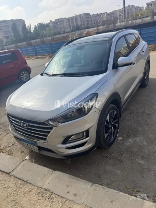 هيونداي توسان 2019 فضي مستعملة للبيع - 2