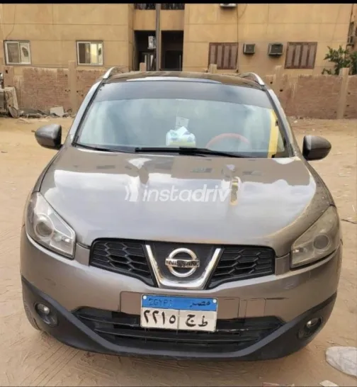 Nissan Qashqai 2014 Gray Used for Sale - 1