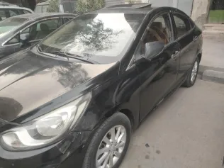 هيونداي اكسنت RB 2012 أسود مستعملة للبيع