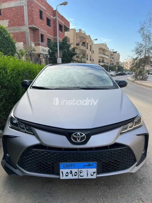 تويوتا كورولا 2022 فضي مستعملة للبيع - 2