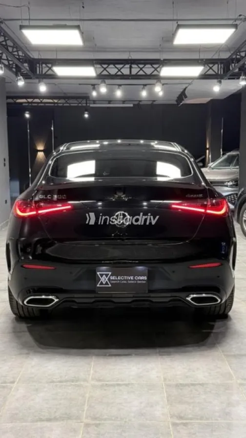 مرسيدس GLC 300 2024 أسود مستعملة للبيع - 1