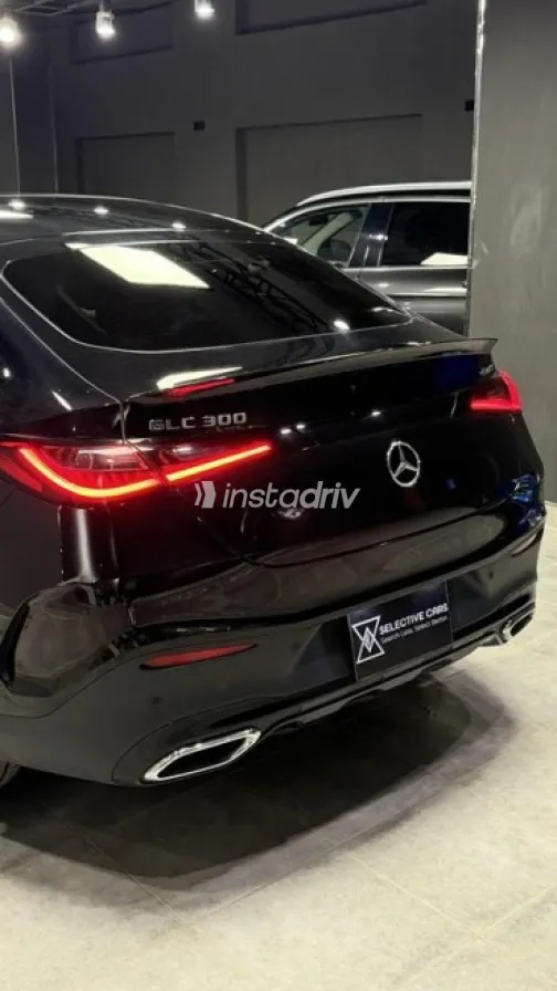 مرسيدس GLC 300 2024 أسود مستعملة للبيع - 3