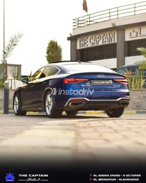 اودي A5 2023 أزرق غامق مستعملة للبيع - 5