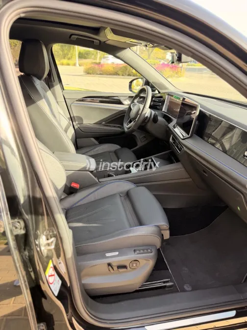 Volkswagen Tiguan 2025 Black Used for Sale - 4