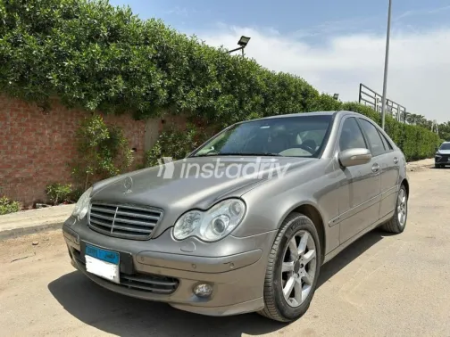 مرسيدس C 180 2006 ذهبي مستعملة للبيع - 2