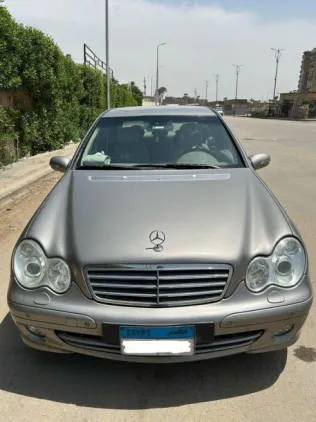 مرسيدس C 180 2006 ذهبي مستعملة للبيع