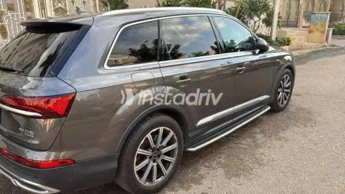 اودي Q7 2023 بني مستعملة للبيع - 5