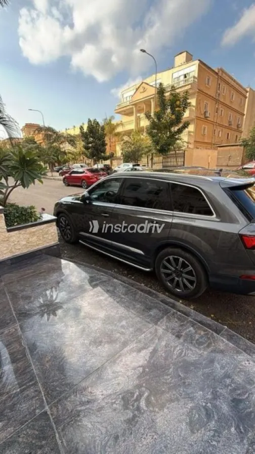 اودي Q7 2023 بني مستعملة للبيع - 7