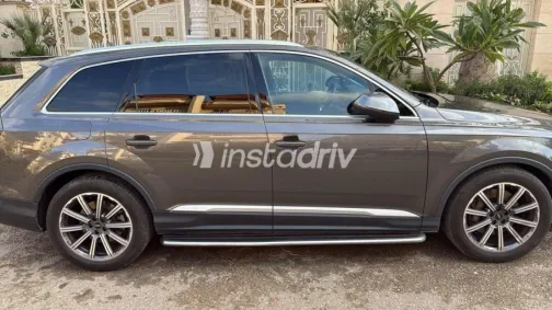 اودي Q7 2023 بني مستعملة للبيع - 9
