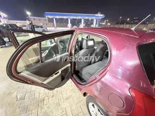 تويوتا ياريس 2009 أبيض مستعملة للبيع - 4