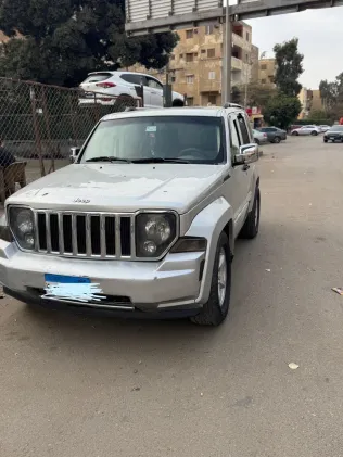 جيب شيروكي 2008 فضي مستعملة للبيع