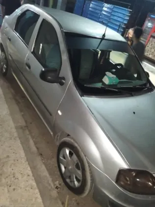 رينو لوجان 2012 فضي مستعملة للبيع
