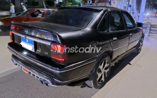 اوبل فيكترا 1995 أسود مستعملة للبيع - 2