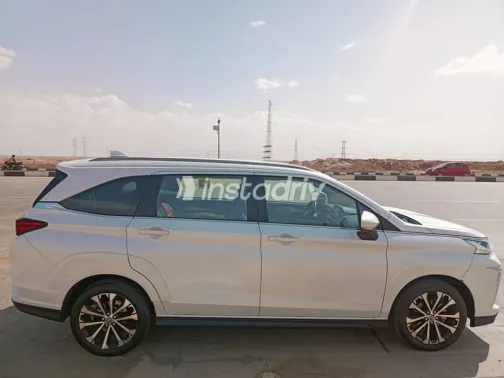 Toyota Veloz 2023 White Used for Sale - 3
