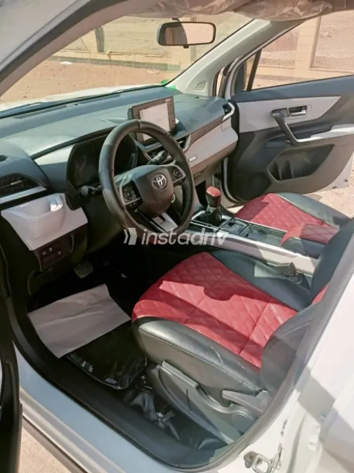 Toyota Veloz 2023 White Used for Sale - 8