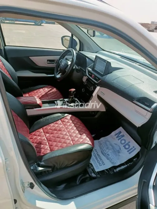 Toyota Veloz 2023 White Used for Sale - 10