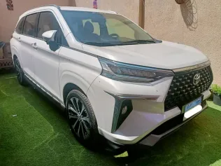 Toyota Veloz 2023 White Used for Sale