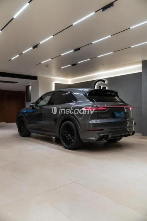 Porsche Cayenne S 2021 Gray Used for Sale - 4