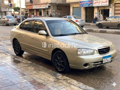 هيونداي افانتي 2000 ذهبي مستعملة للبيع - 1