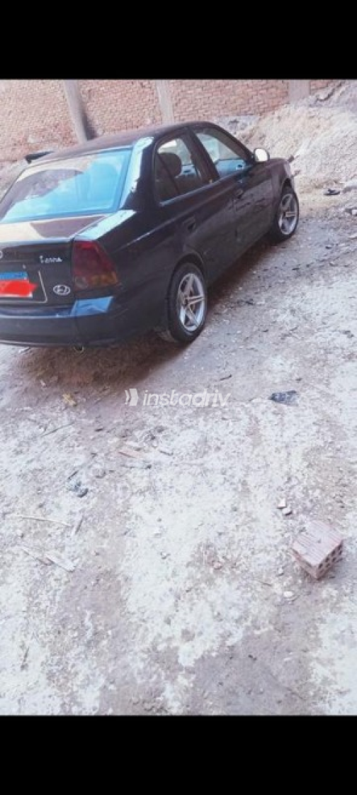 Hyundai Verna 2012 Black Used for Sale - 9