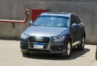 اودي Q3 2015 رمادي غامق مستعملة للبيع