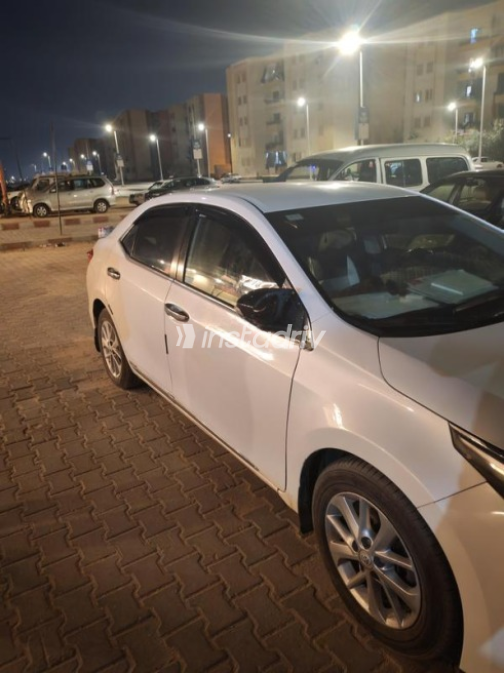 Toyota Corolla 2016 White Used for Sale - 7