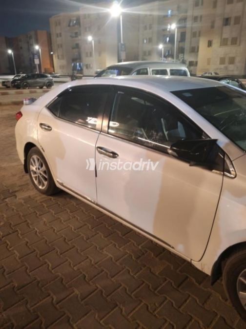 Toyota Corolla 2016 White Used for Sale - 8