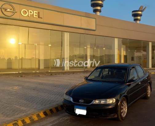 اوبل فيكترا 2000 أسود مستعملة للبيع - 1