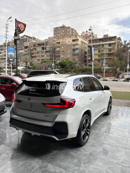 بي ام دبليو X1 2025 أبيض مستعملة للبيع - 2