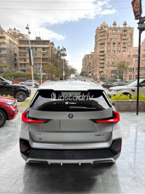 بي ام دبليو X1 2025 أبيض مستعملة للبيع - 10