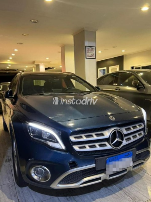 مرسيدس GLA 200 2019 أزرق غامق مستعملة للبيع - 2