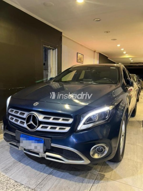 مرسيدس GLA 200 2019 أزرق غامق مستعملة للبيع - 3