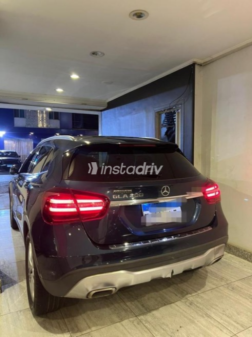 مرسيدس GLA 200 2019 أزرق غامق مستعملة للبيع - 4