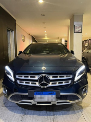 مرسيدس GLA 200 2019 أزرق غامق مستعملة للبيع