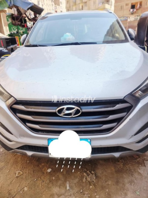 Hyundai Tucson 2018 White Used for Sale - 3