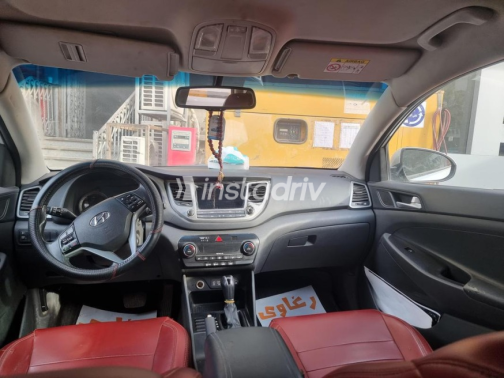 Hyundai Tucson 2018 White Used for Sale - 5