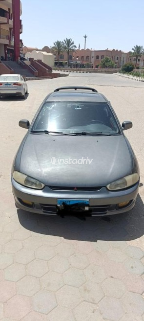 ميتسوبيشي كولت 2002 أبيض مستعملة للبيع - 1