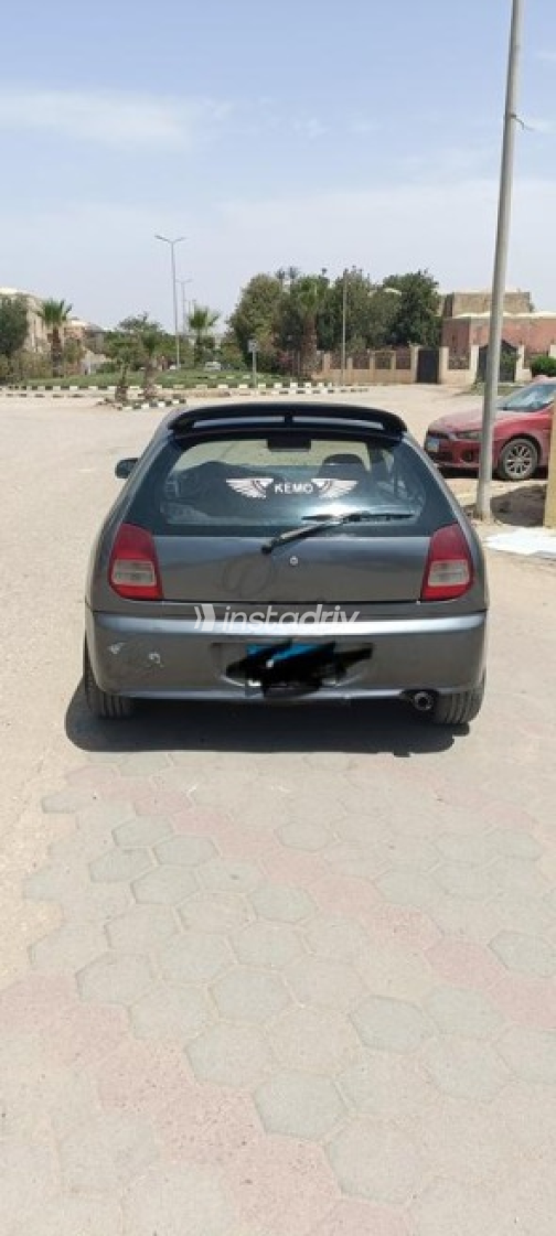 ميتسوبيشي كولت 2002 أبيض مستعملة للبيع - 2