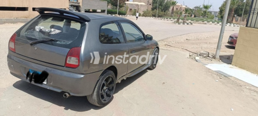 ميتسوبيشي كولت 2002 أبيض مستعملة للبيع - 3